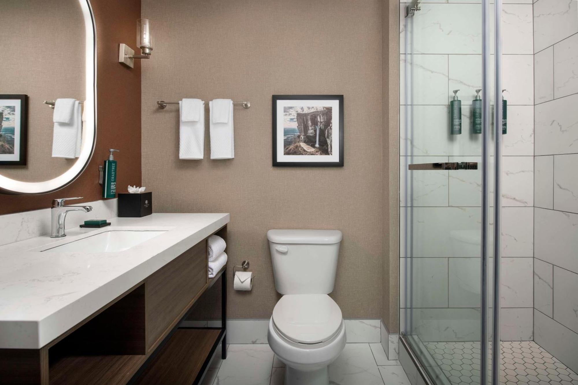 Doubletree By Hilton Hamilton Place 4*