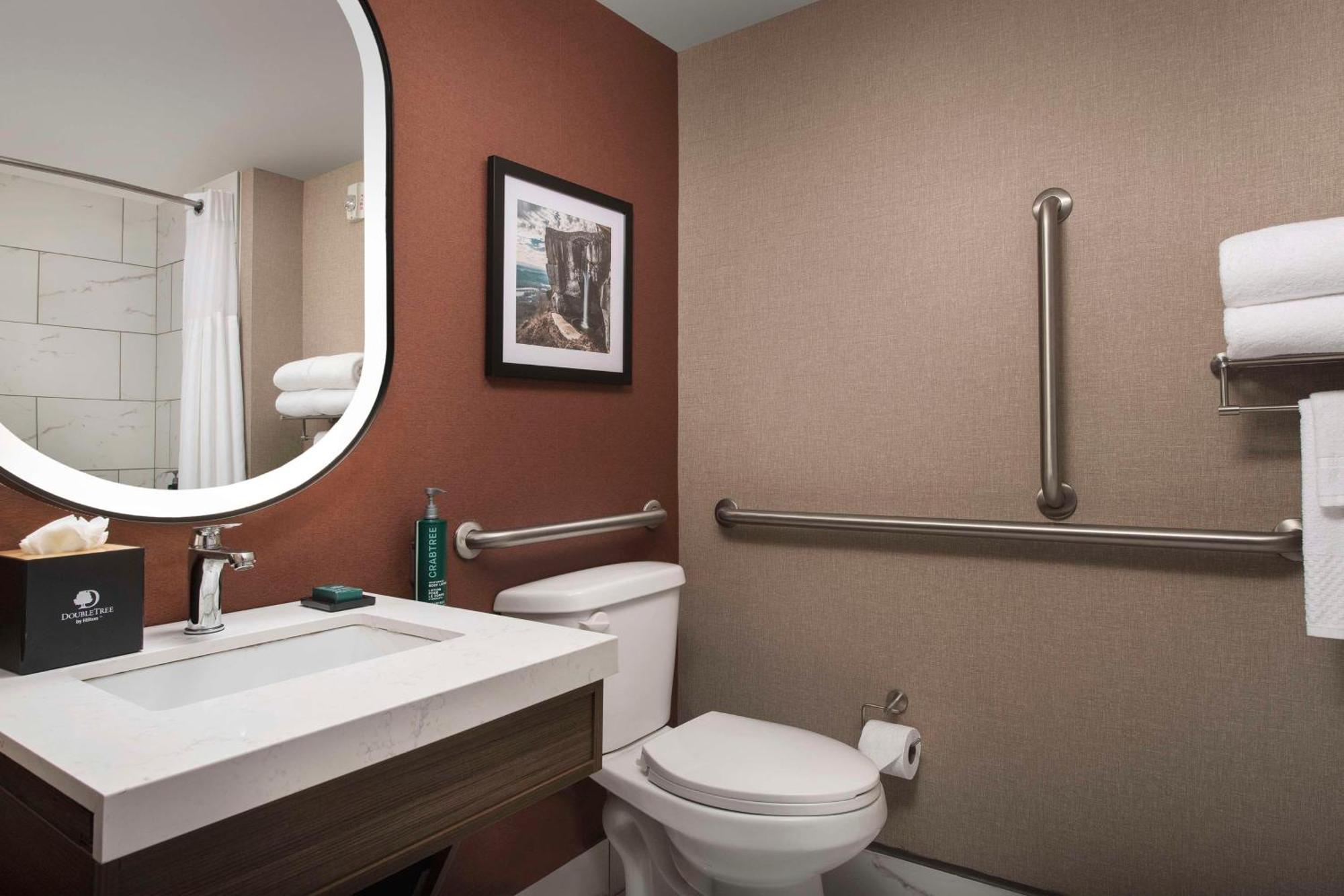 Doubletree By Hilton Hamilton Place Hotel