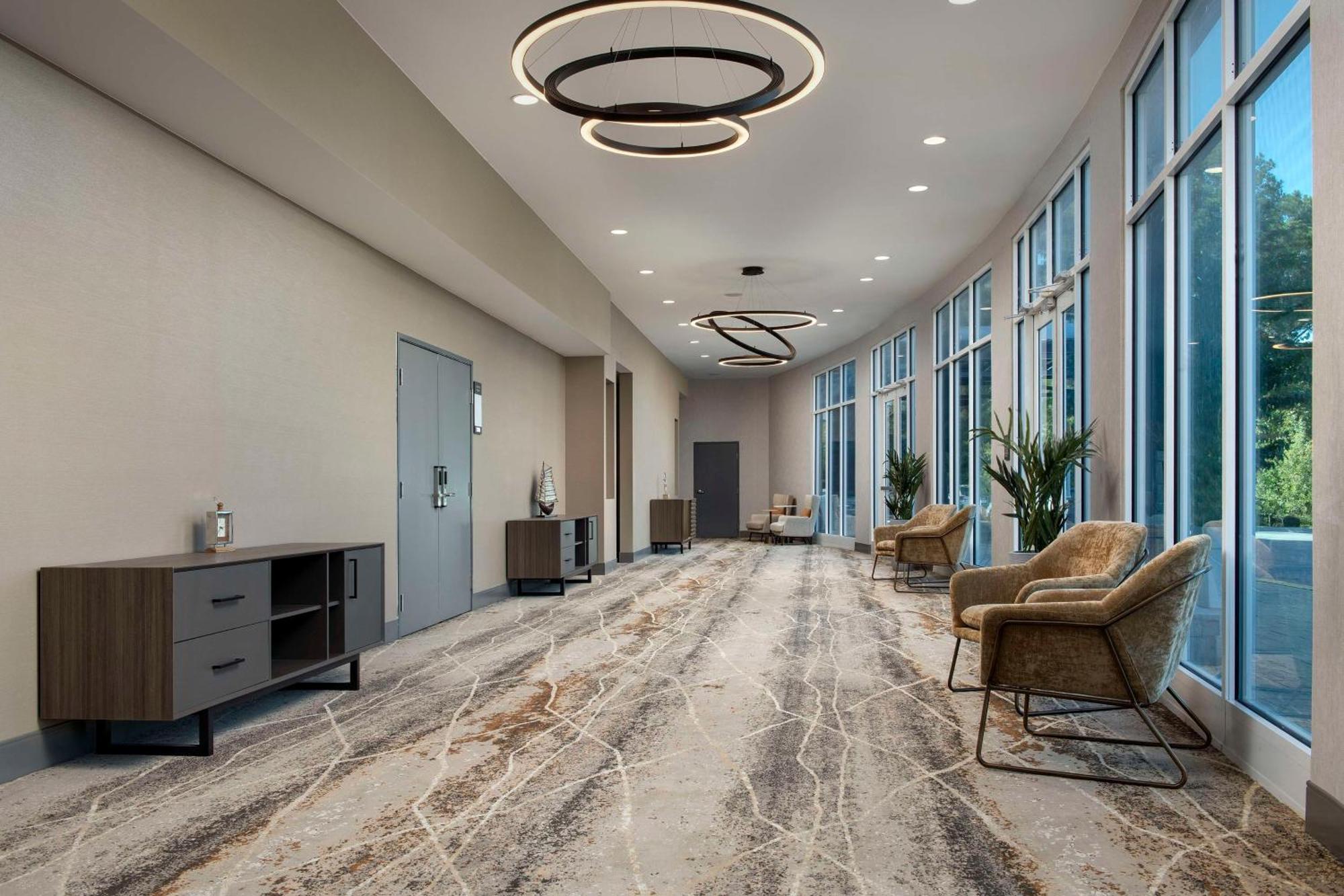 Doubletree By Hilton Hamilton Place 4*