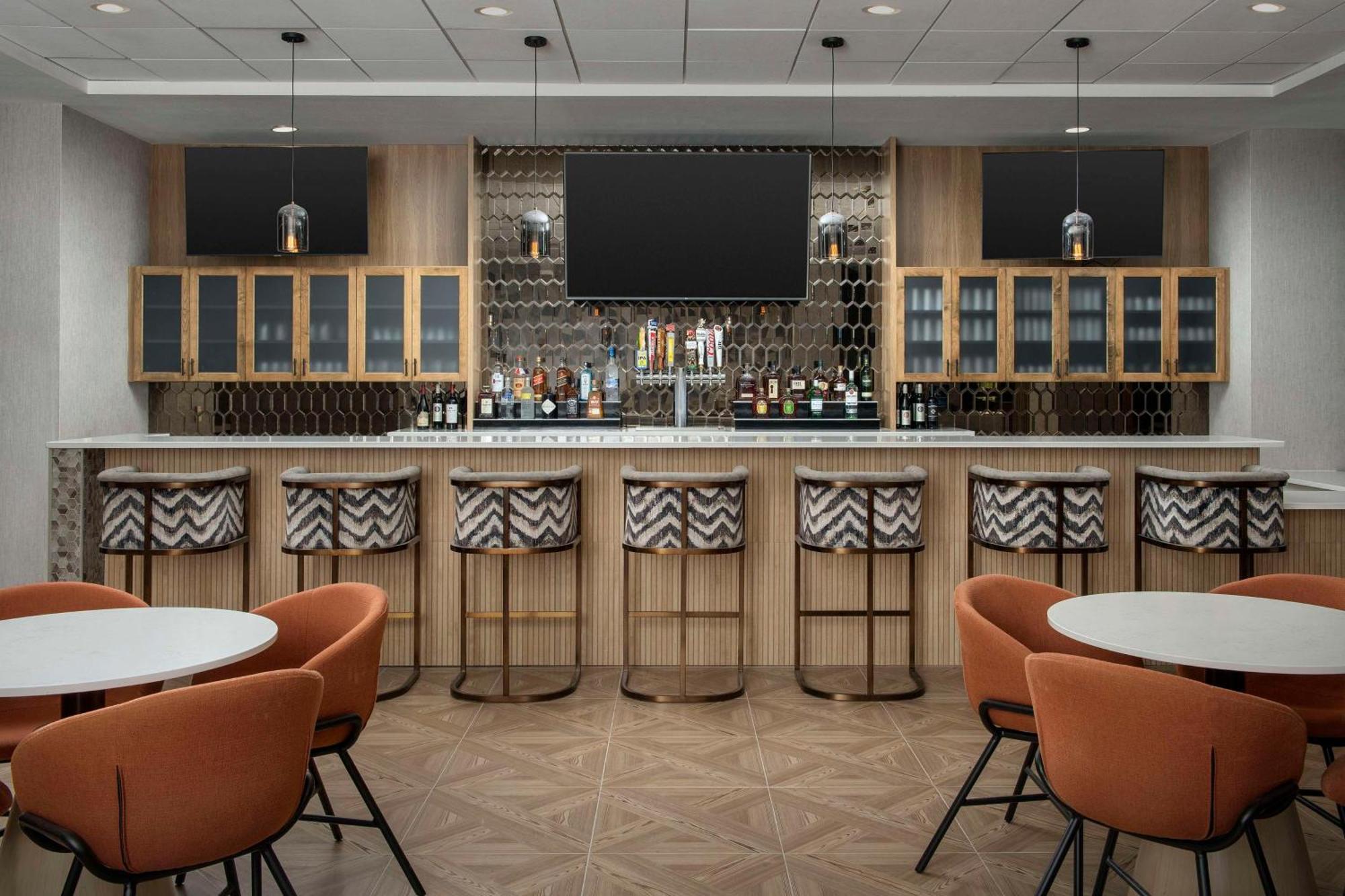 Doubletree By Hilton Hamilton Place Hotel 4*