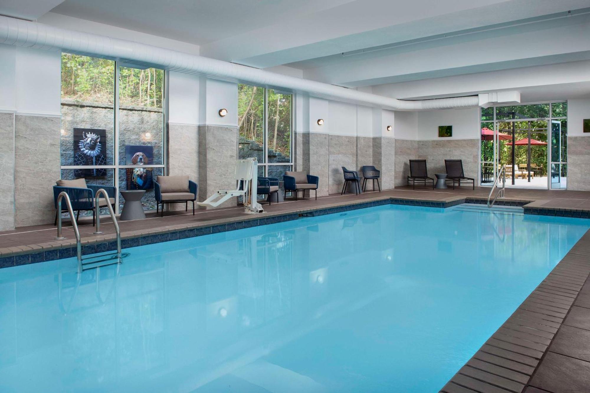 Doubletree By Hilton Hamilton Place 4*