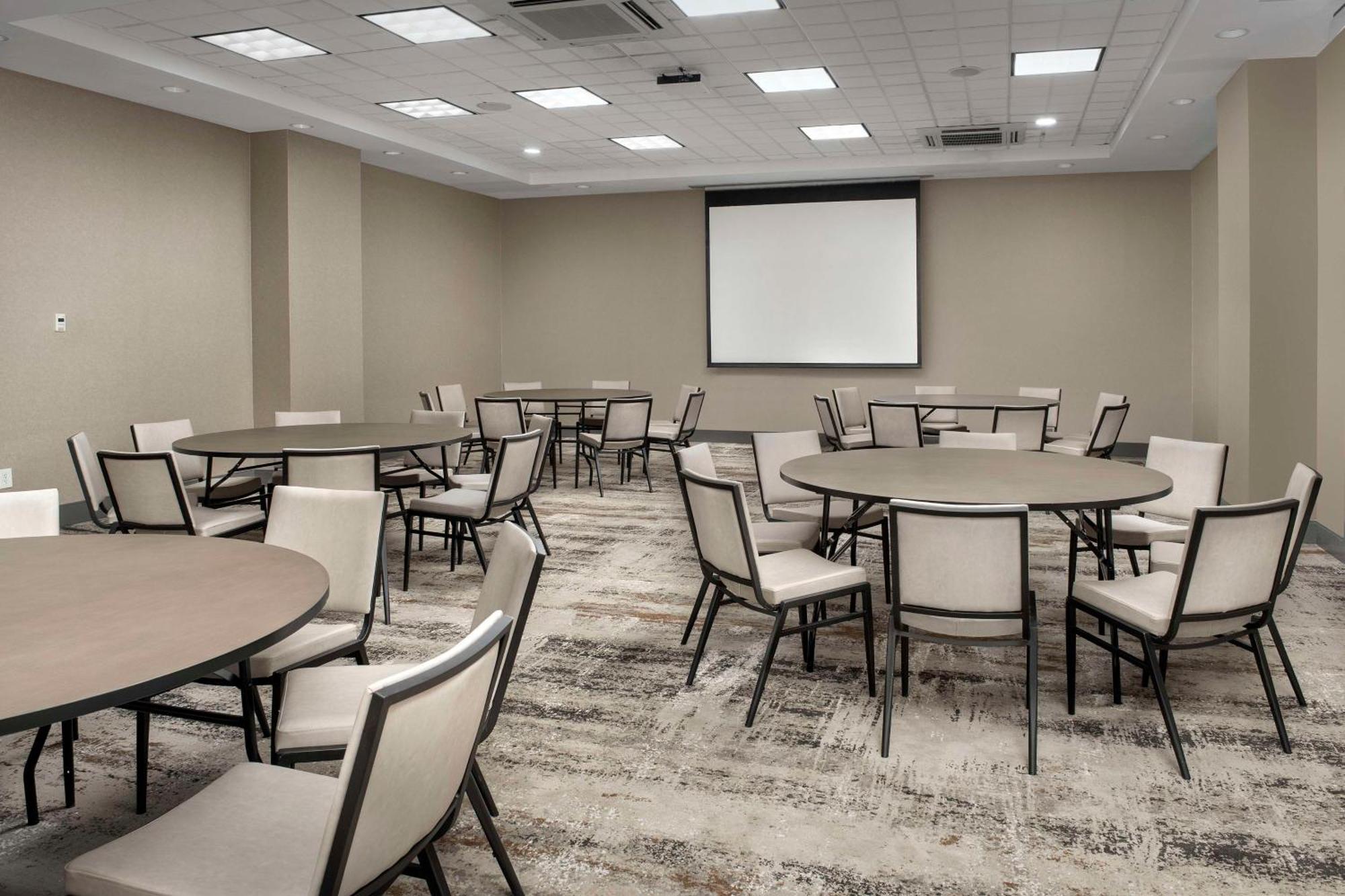 Doubletree By Hilton Hamilton Place Hotel 4*